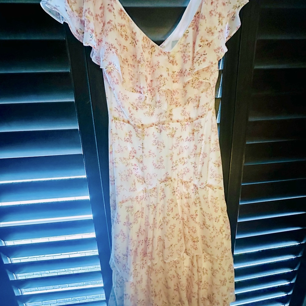 NWT. Floral WAYF Dress. Excellent condition.